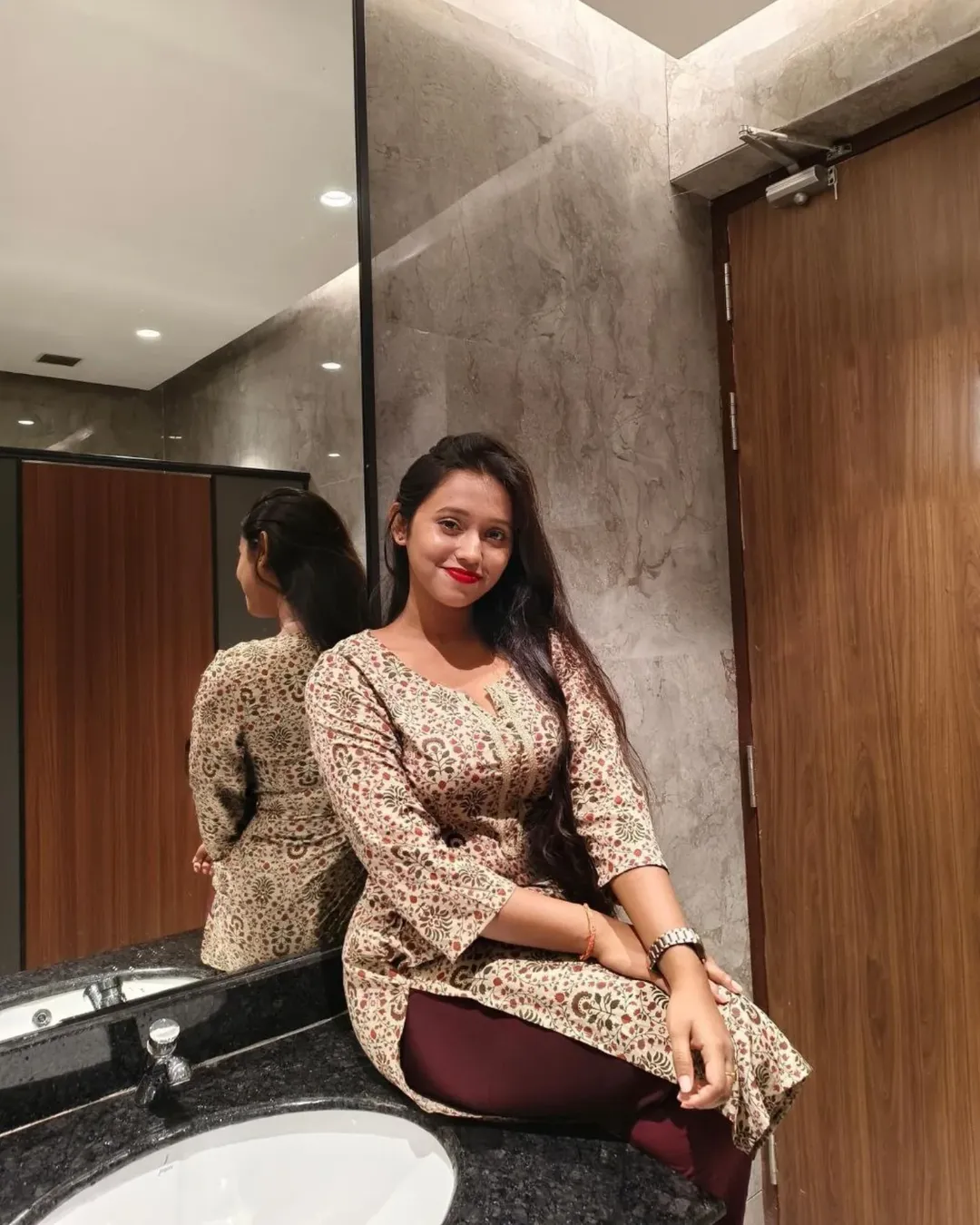CALL ME 8960205772